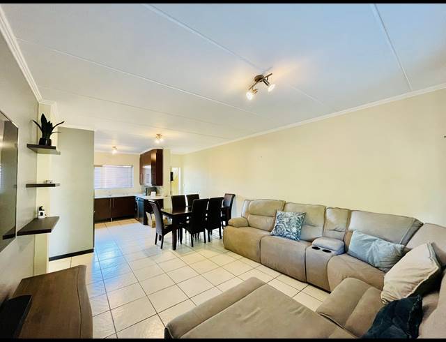 2 BEDROOM APARTMENT RENTED IN SUNNINGHILL